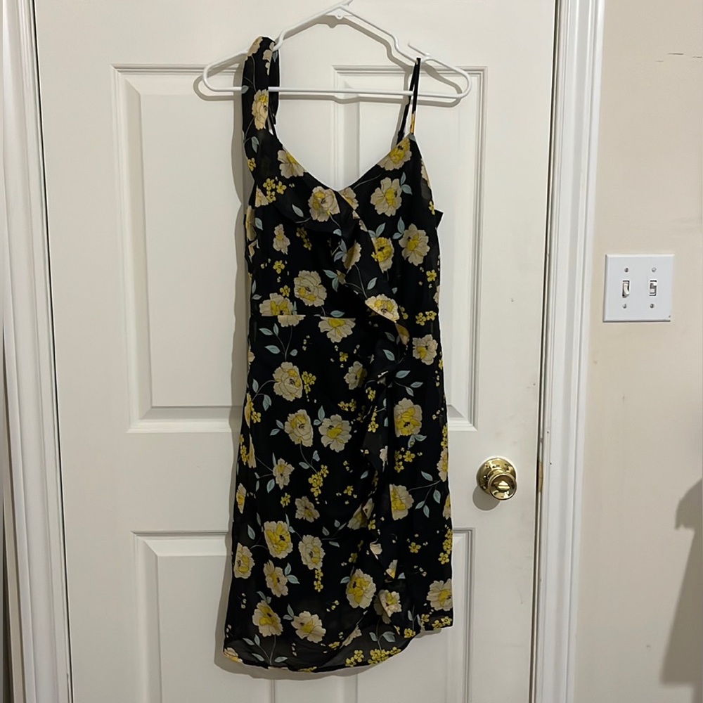 Cupcakes and Cashmere Ariadne Floral Ruffle Trim Dress NWT - Picture 3 of 9